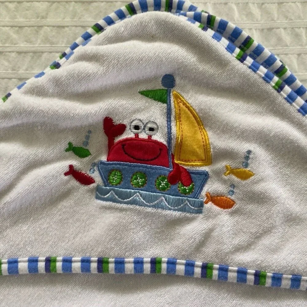 Babies R Us 2012 White‎ With Blue Trim Lobster Hooded Towel Size 28